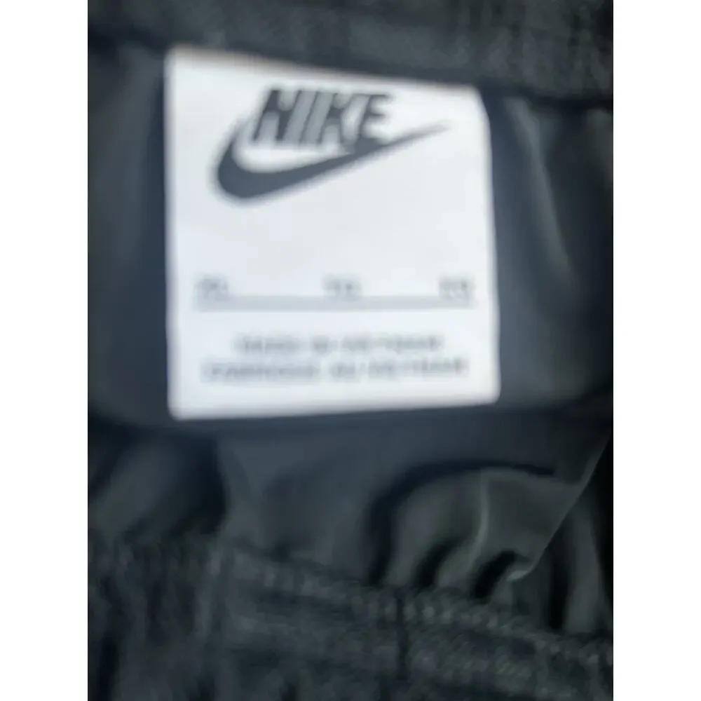 Nike waist 18”
